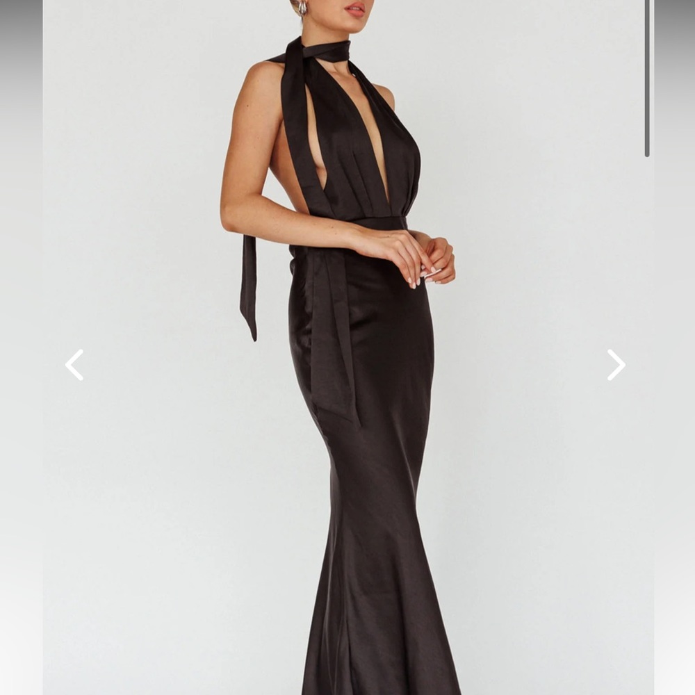 Black maxi dress
Plunging, V-neck 
Low back & adjustable strap
Zipper on side